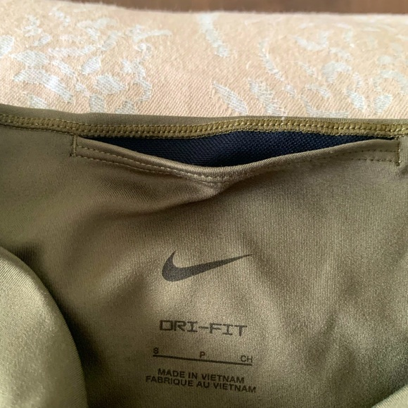 Olive green Nike high waisted leggings in a size small - Picture 3 of 5